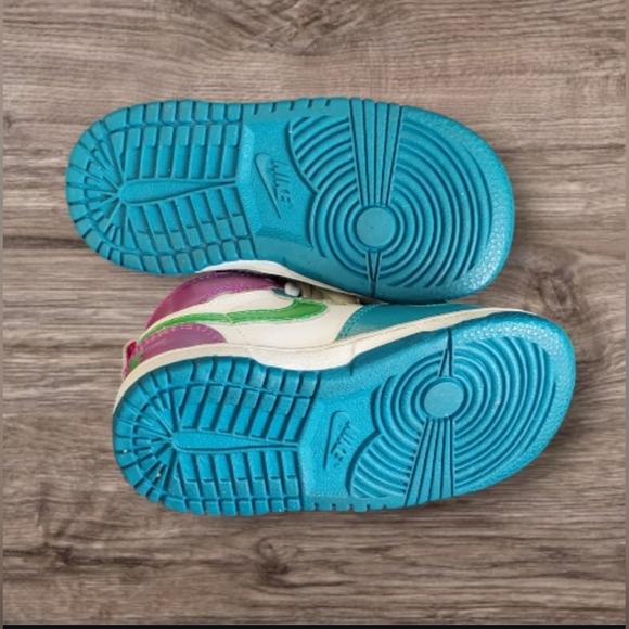 Nike Kids' White and Blue Sneakers - Picture 3 of 4